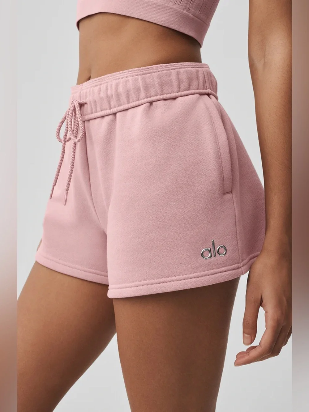 ALO YOGA | ✨NEW✨ Accolade Short in Vintage Pink